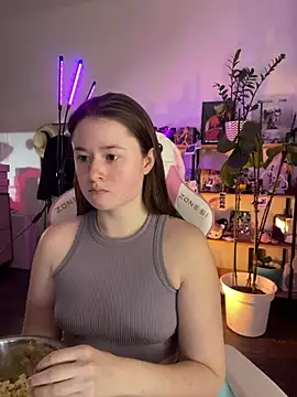 Snapshot of sweetest_pie chatting on March 15, 2026, 4:14 pm sweetest pie online show from March 15, 2026, 4:14 pm