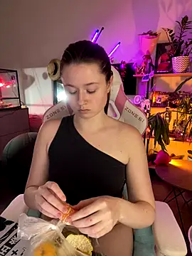 sweetest pie online show from December 16, 2025, 5:28 pm