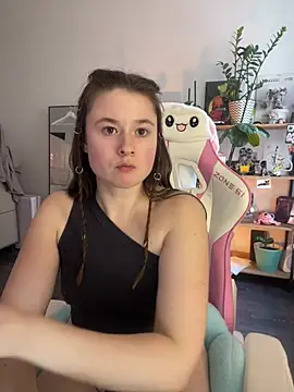 Snapshot of sweetest_pie chatting on March 7, 2026, 1:49 pm sweetest pie online show from March 7, 2026, 1:49 pm