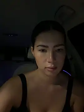 Snapshot of clairewntr chatting on December 22, 2025, 8:53 pm clairewntr online show from December 22, 2025, 8:53 pm