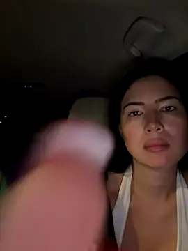 Snapshot of clairewntr chatting on December 2, 2025, 8:32 pm clairewntr online show from December 2, 2025, 8:32 pm