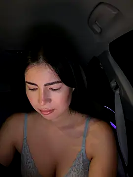 Snapshot of clairewntr chatting on December 18, 2025, 8:34 pm clairewntr online show from December 18, 2025, 8:34 pm