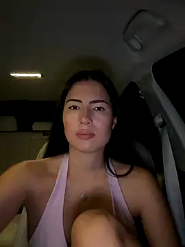 Snapshot of clairewntr chatting on November 9, 2025, 8:13 pm clairewntr online show from November 9, 2025, 8:13 pm