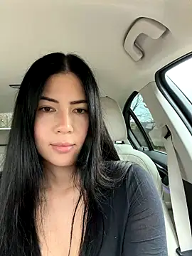 Snapshot of clairewntr chatting on December 14, 2025, 12:44 pm clairewntr online show from December 14, 2025, 12:44 pm