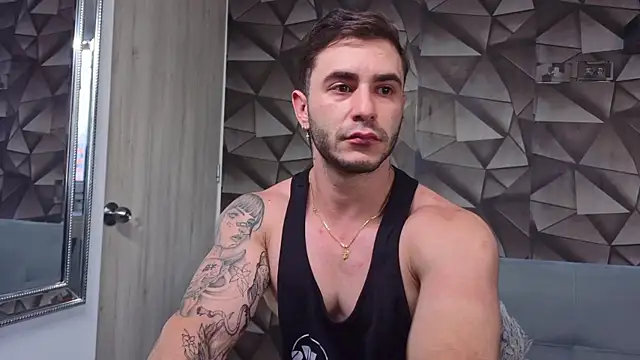 Latino stud4u online show from May 5, 2026, 9:51 pm