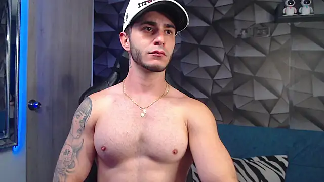 Latino stud4u online show from October 17, 2025, 1:31 am