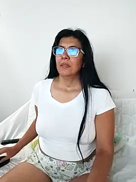 aisha latina online show from February 6, 2026, 3:19 pm