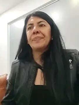 aisha latina online show from March 10, 2025, 2:48 pm