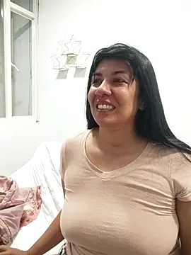 aisha latina online show from February 17, 2026, 1:30 pm