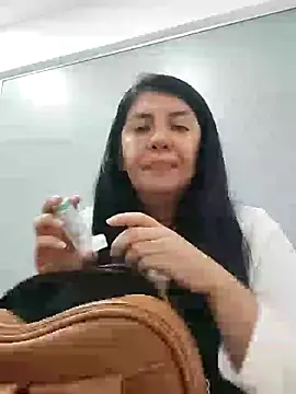 aisha latina online show from February 25, 2025, 7:16 pm