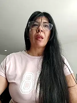 aisha latina online show from December 3, 2025, 3:33 pm