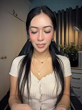 Jasmine Elcock online show from May 5, 2026, 7:39 pm