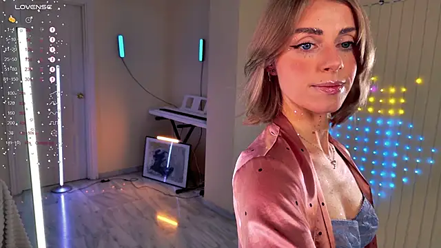 Snapshot of Arielle__03 chatting on February 8, 2026, 9:12 pm Arielle 03 online show from February 8, 2026, 9:12 pm