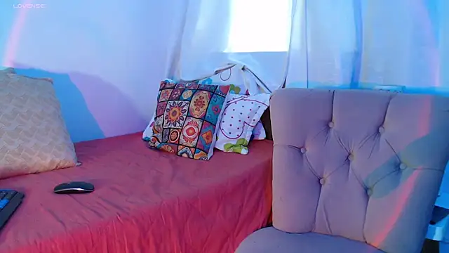 karlablue  online show from September 27, 2025, 7:42 pm