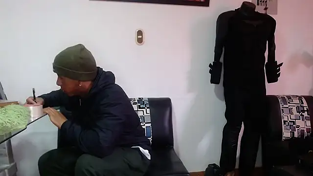 Black hot266 online show from December 18, 2025, 2:10 pm