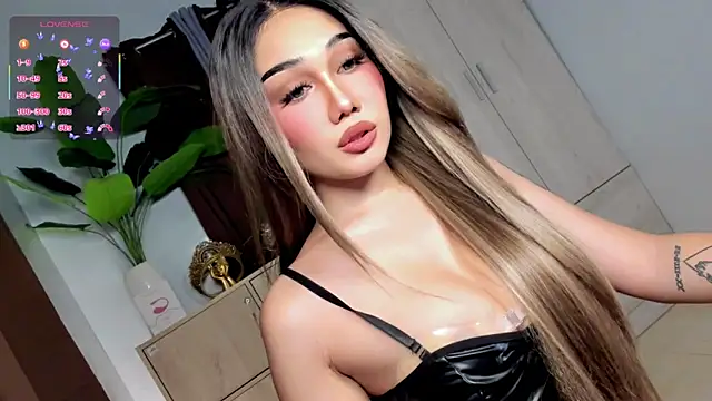 Icon1c LiLy online show from May 7, 2026, 12:19 pm