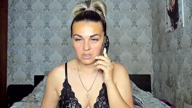 NicoletMoore online show from June 12, 2026, 7:55 pm