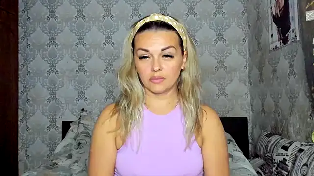 Snapshot of NicoletMoore chatting on September 22, 2025, 7:20 pm NicoletMoore online show from September 22, 2025, 7:20 pm