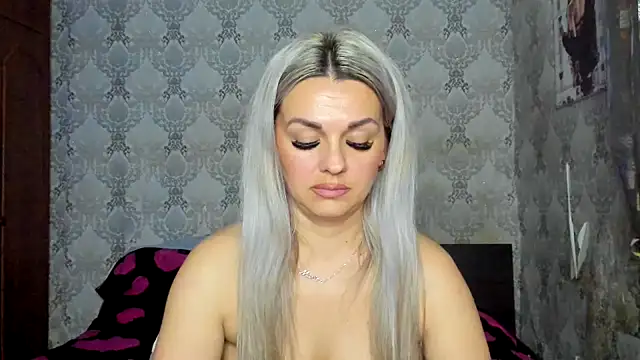 Snapshot of NicoletMoore chatting on March 11, 2025, 11:15 pm NicoletMoore online show from March 11, 2025, 11:15 pm