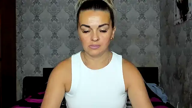 NicoletMoore online show from July 30, 2026, 7:46 pm