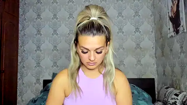 Snapshot of NicoletMoore chatting on October 14, 2025, 7:36 pm NicoletMoore online show from October 14, 2025, 7:36 pm