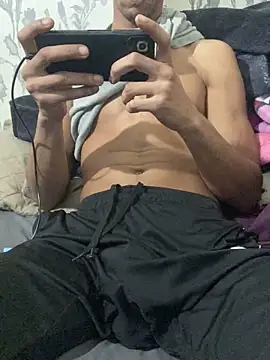 Snapshot of Kize69 chatting on February 14, 2025, 5:36 pm Kize69 online show from February 14, 2025, 5:36 pm