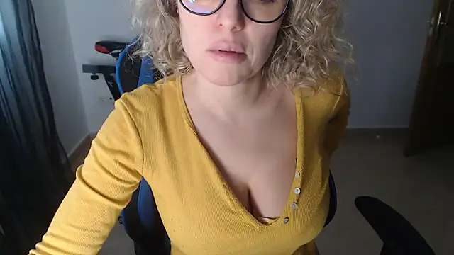 LARACRUZ30 online show from February 3, 2026, 4:01 pm