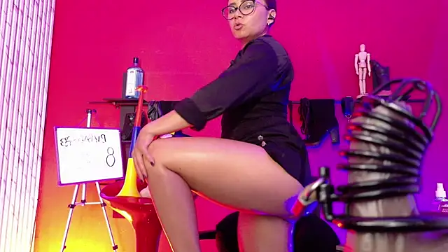 MistressSlut1 online show from July 6, 2026, 3:03 pm