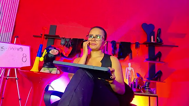 MistressSlut1 online show from June 19, 2026, 11:16 am