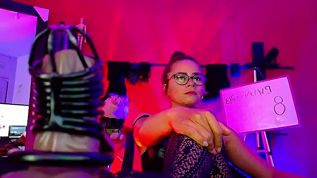 MistressSlut1 online show from July 25, 2026, 11:27 am