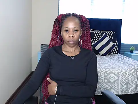 QUEENMANDYY online show from June 18, 2026, 6:12 am