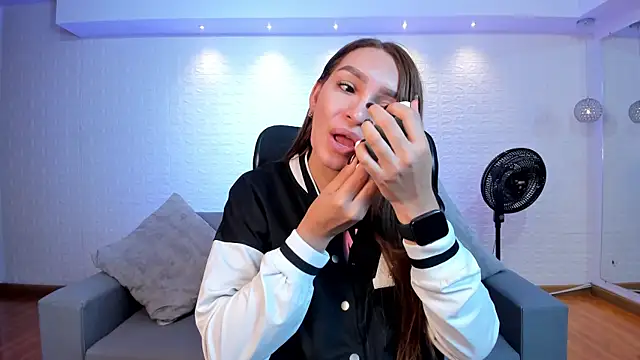 miataylorr1 online show from September 10, 2025, 12:15 pm