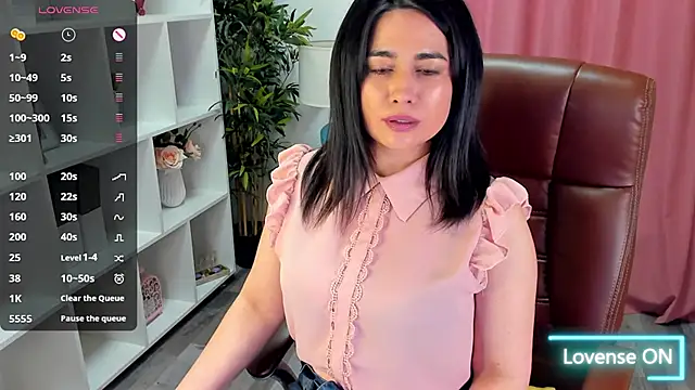 EmaBrownie online show from April 30, 2026, 4:58 pm