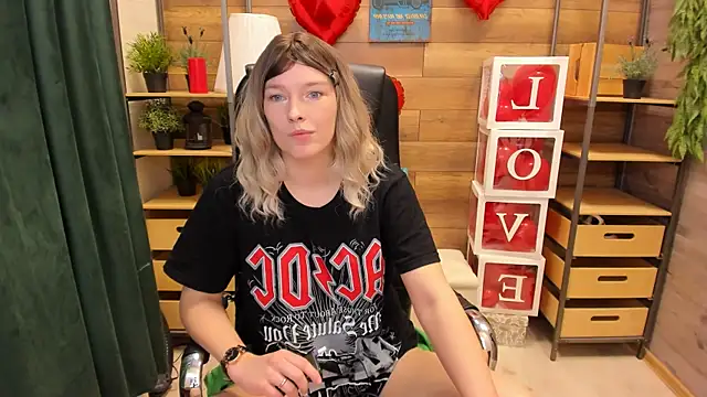  fiona Love online show from February 17, 2025, 8:38 pm