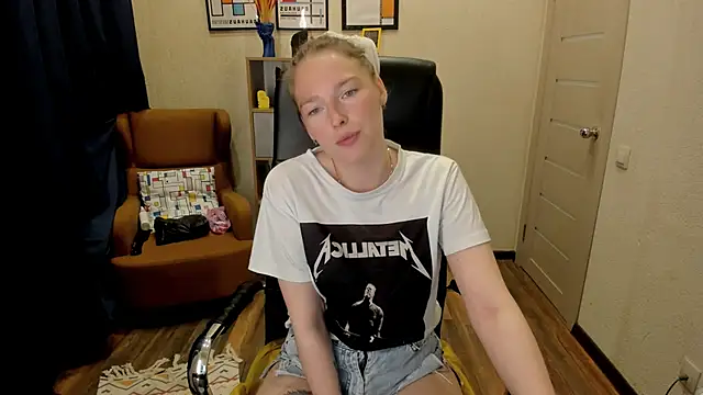  fiona Love online show from May 13, 2026, 8:05 pm