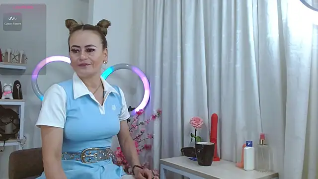 magenta maturr online show from September 13, 2025, 5:24 pm