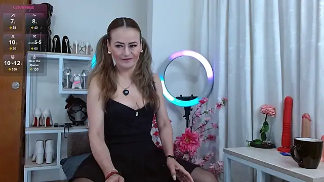 magenta maturr online show from September 14, 2025, 1:33 pm