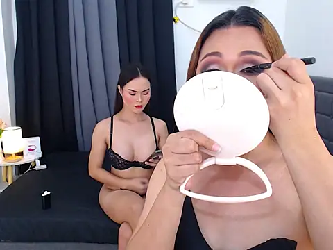 CarlaXFrancine online show from June 6, 2026, 3:34 am