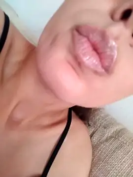 baby sweet girl  online show from June 18, 2026, 4:34 pm