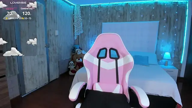 floryn susana online show from September 12, 2025, 7:46 pm