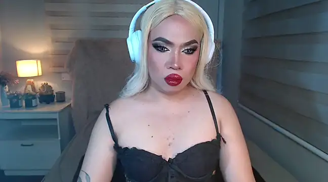 RebecaNextToYou online show from March 7, 2025, 5:28 pm