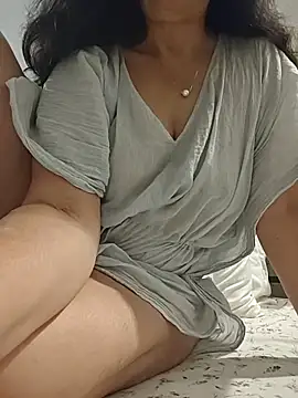 Susannemilf online show from May 4, 2026, 3:43 am
