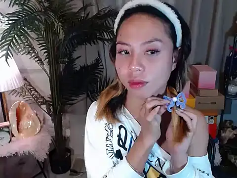 AsianTrixxx online show from May 3, 2026, 11:52 pm