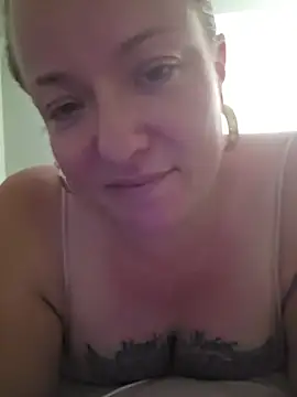 julimonroe online show from June 30, 2026, 2:11 am
