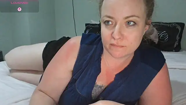 Snapshot of julimonroe chatting on March 21, 2026, 3:08 am julimonroe online show from March 21, 2026, 3:08 am