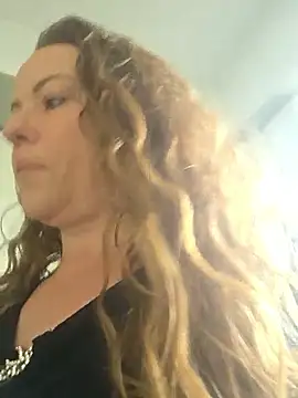 Snapshot of julimonroe chatting on March 17, 2026, 2:31 pm julimonroe online show from March 17, 2026, 2:31 pm