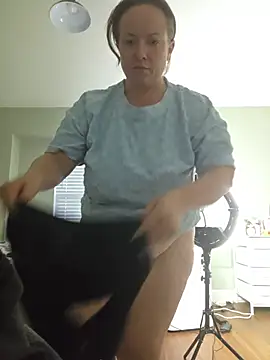 julimonroe online show from August 3, 2026, 1:47 am