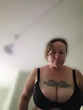 julimonroe online show from July 13, 2026, 4:56 am