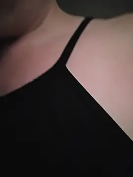 julimonroe online show from August 4, 2026, 2:05 am