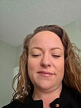 Snapshot of julimonroe chatting on March 11, 2026, 2:55 pm julimonroe online show from March 11, 2026, 2:55 pm